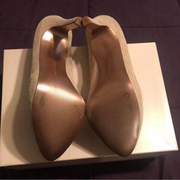 BCBG HEELS - Picture 4 of 9